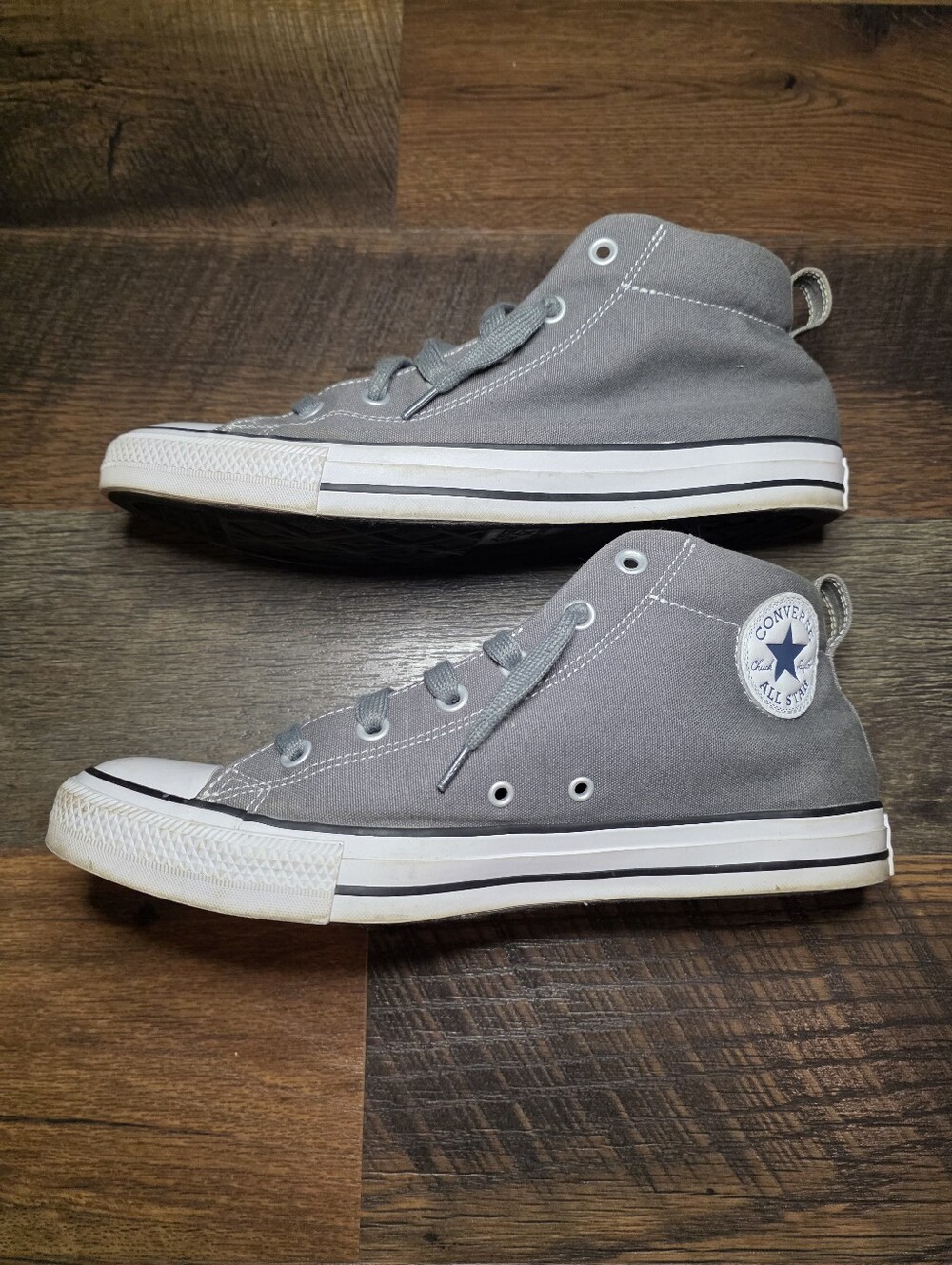 Mens 10.5 Converse In Grey